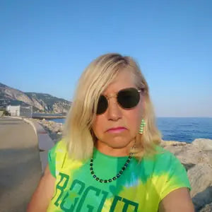 <em>Claudine</em>