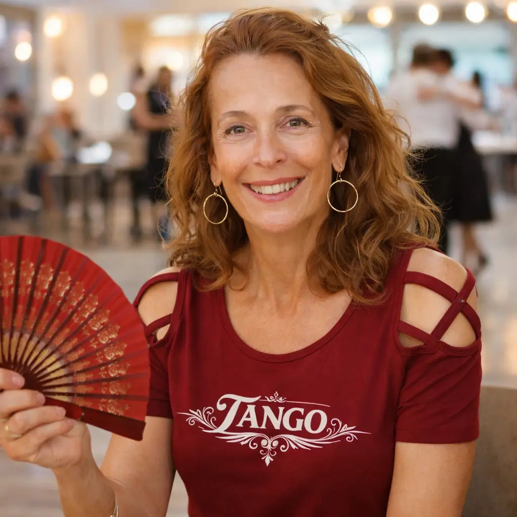 Femme avec t-shirt tango à la milonga