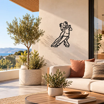 terrasse avec sculpture murale tango el beso